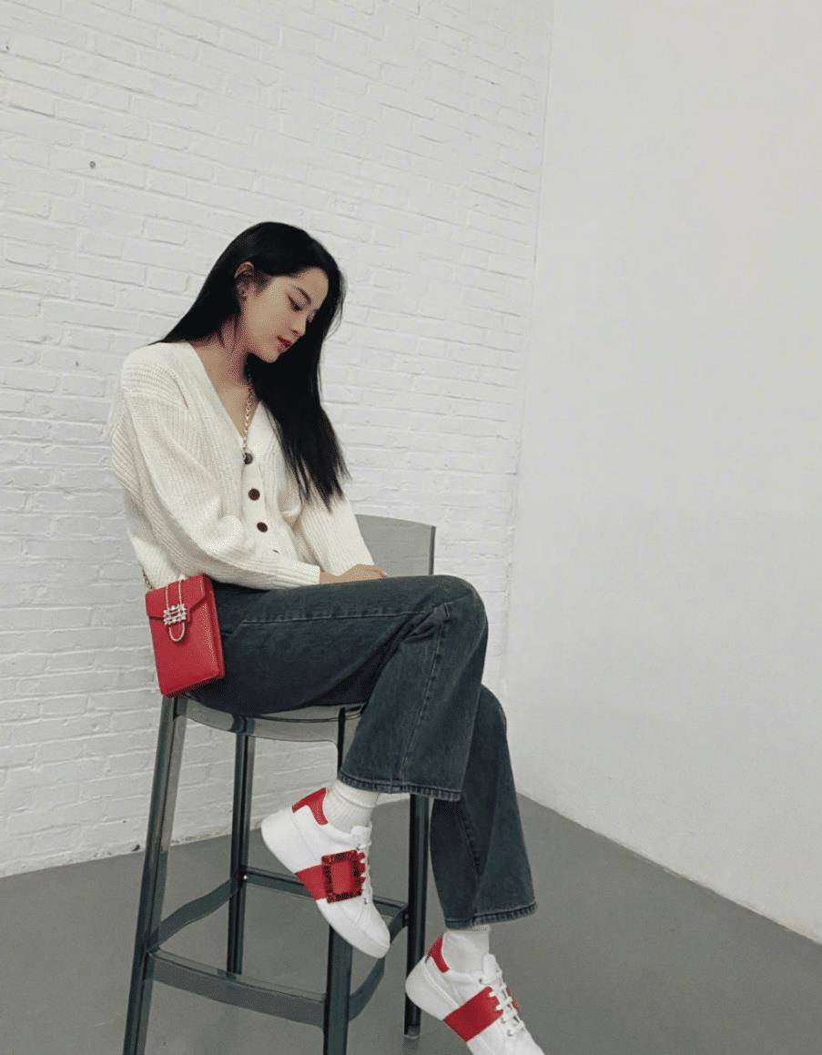 欧阳娜娜穿短款羽绒服保暖又不臃肿!