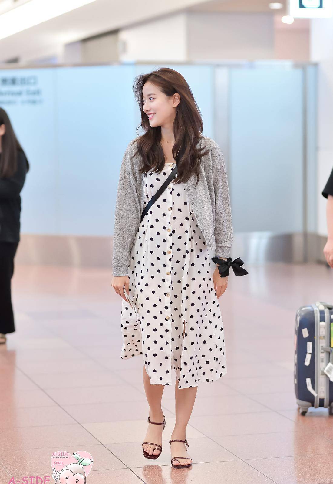 时尚不一定需要高挑的身材,李娜恩的时尚大片儿,肉肉的也挺好看_april