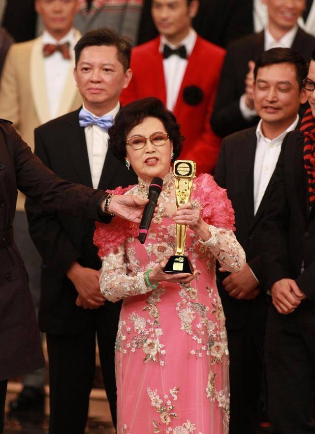 演员李香琴去世,享年90岁,独自生活63年,曾每天连续拍剧10小时_萧紫筠