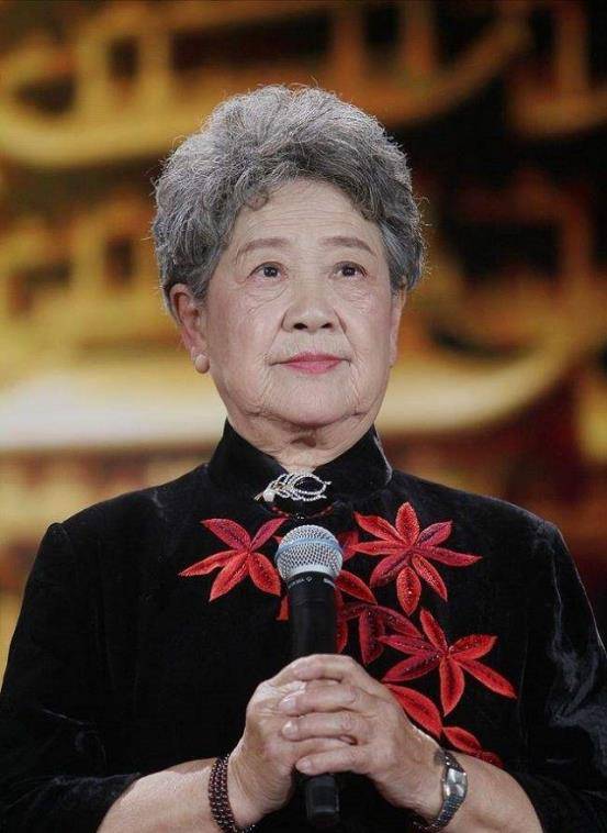陶玉玲笑面苦痛人生:早年丧女,三次患癌,如今88岁仍精神抖擞_姐姐