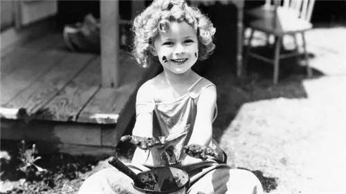 人间天使秀兰·邓波儿,被恋童者当猎物"捕食",揭示好莱坞黑暗_表演