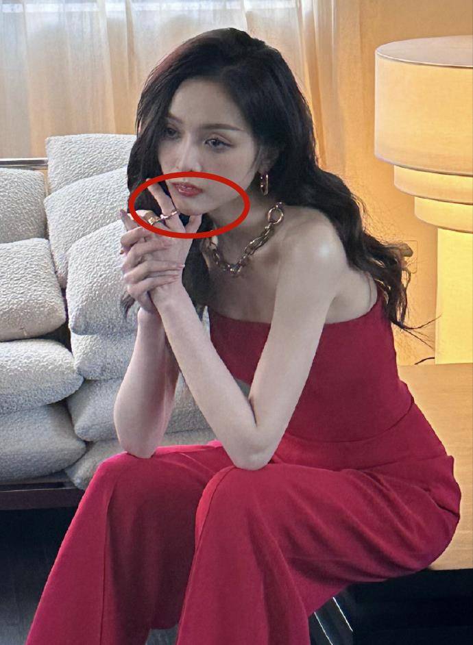 吴宣仪近照嘴巴包不住牙,才27岁就已将老气写脸上,状态引人担忧