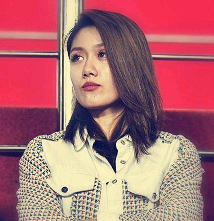 武磊结婚5周年表白妻子:感谢始终有你,我们还是我们_太太_仲佳蓓_球场