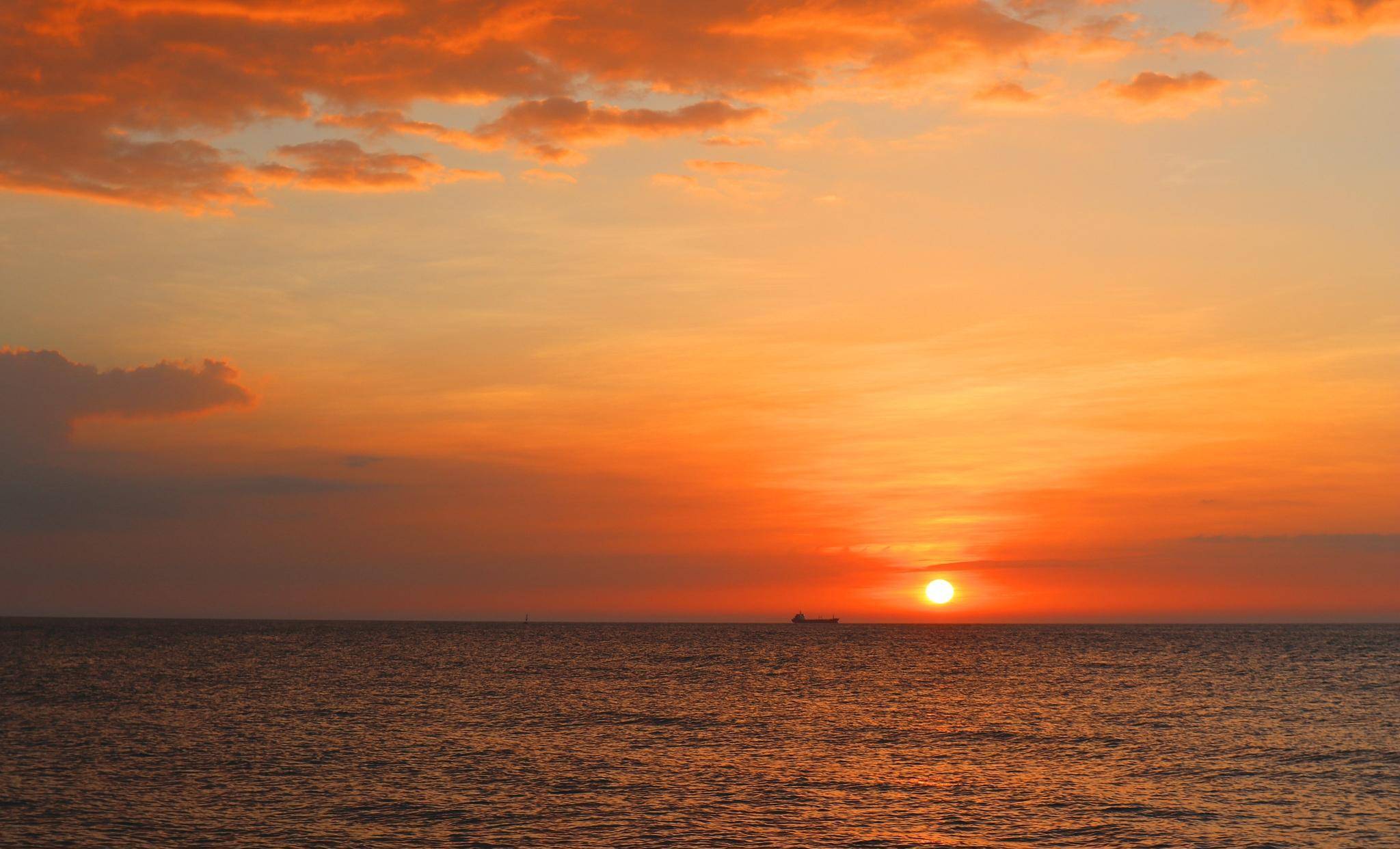 海南东方鱼鳞洲,梦幻的日落海滩,谁说本地人不喜欢大海?