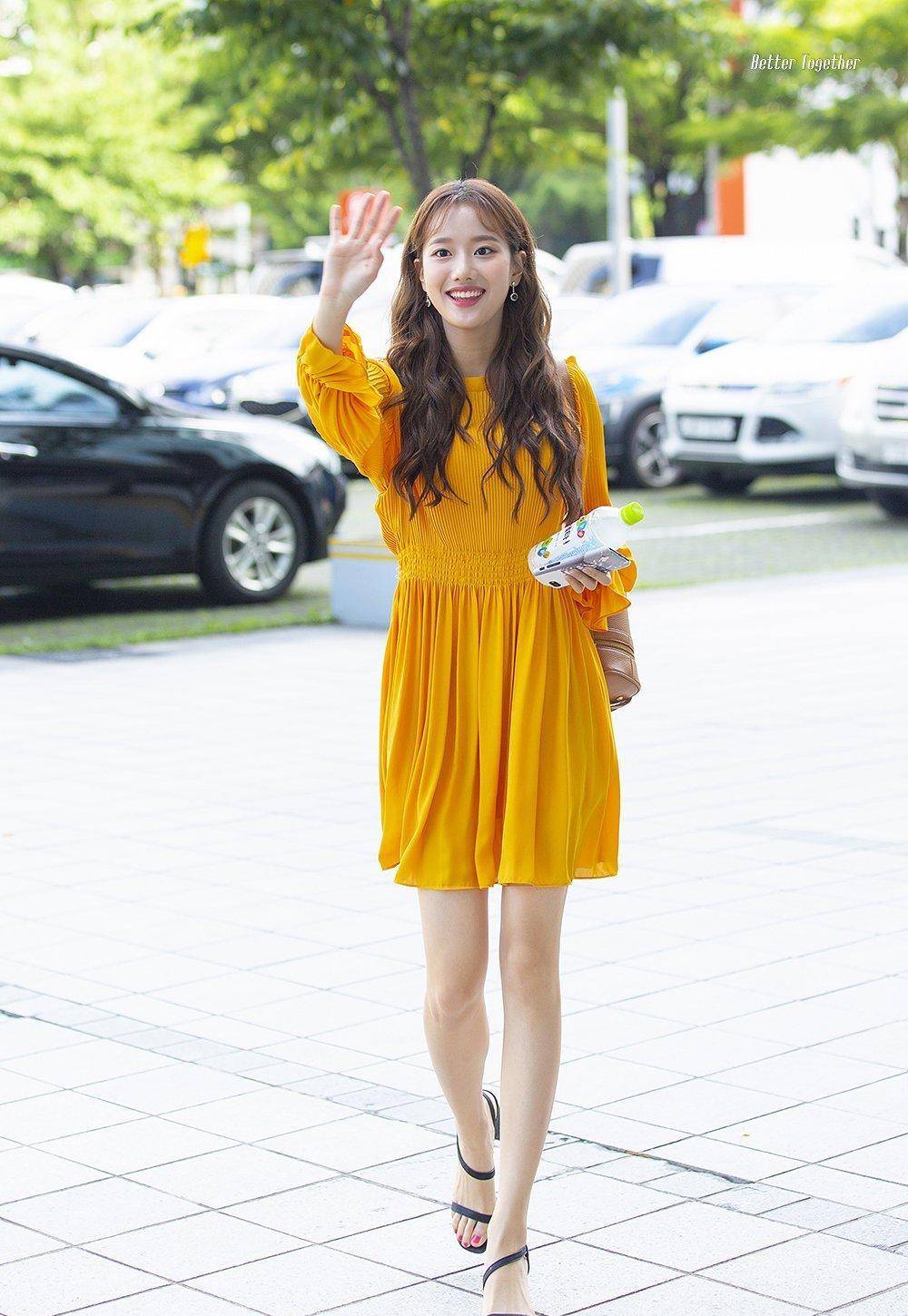 时尚不一定需要高挑的身材,李娜恩的时尚大片儿,肉肉的也挺好看_april