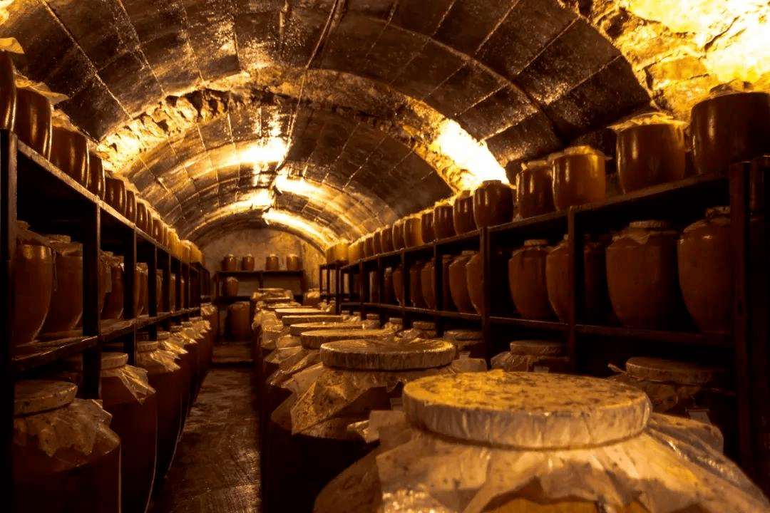 知识| 酱酒为什么都用土陶坛存放?_进行_过程_高温