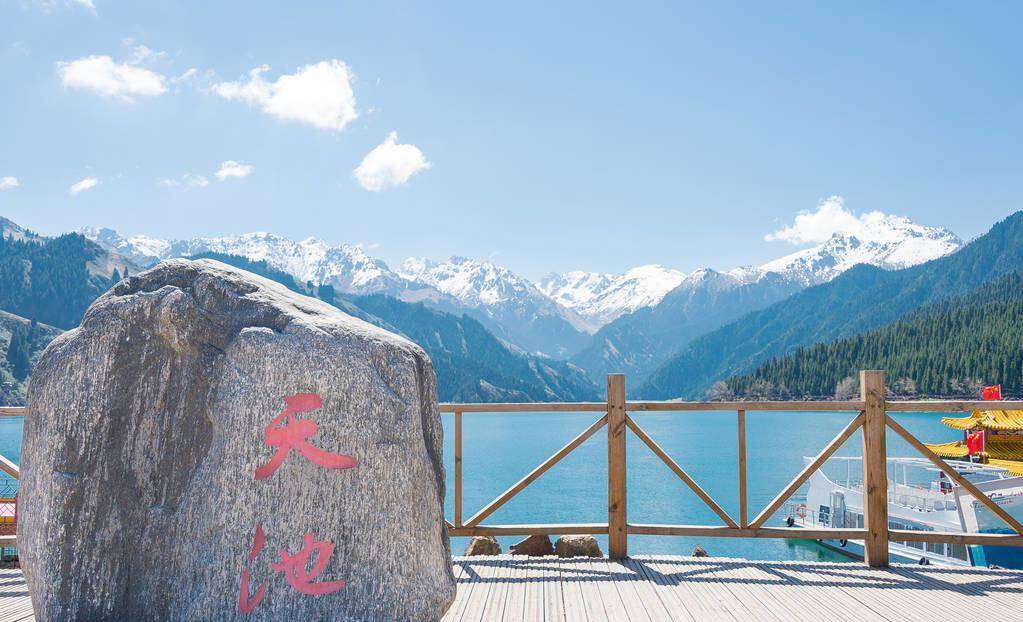 新疆最美旅游胜地,海拔接近2千米,国家5a级重点保护景区_天山天池
