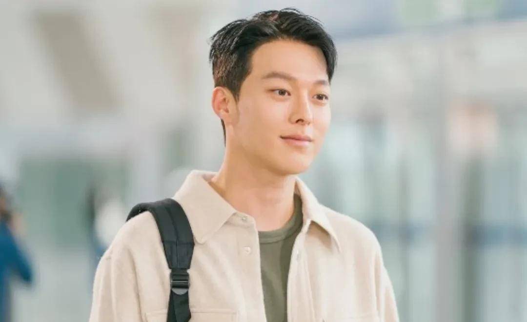 《正在分手中》宋慧乔张基龙在机场被捕捉到,一起出发去巴黎吗?