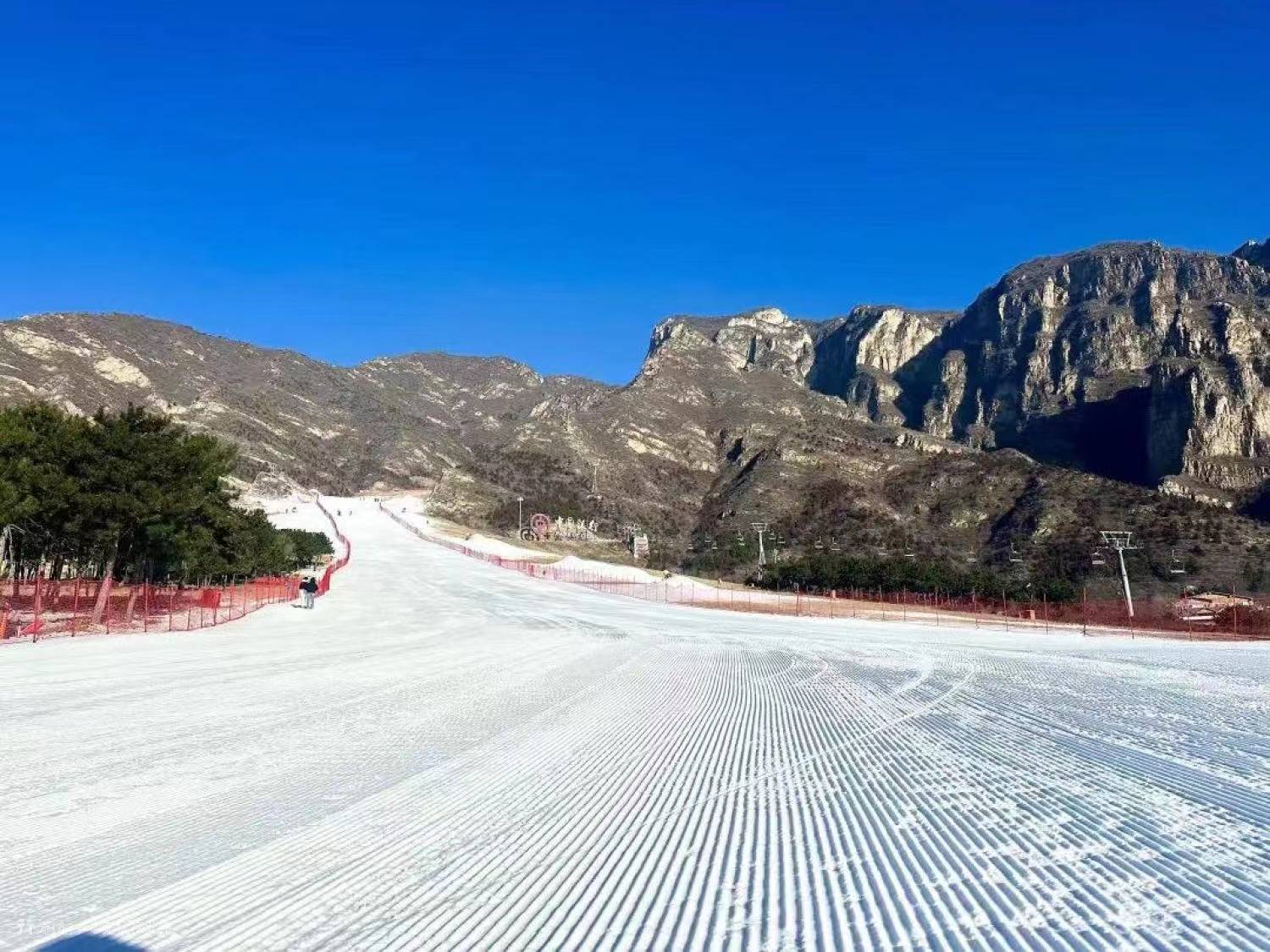 山泰生态园滑雪场电话图片