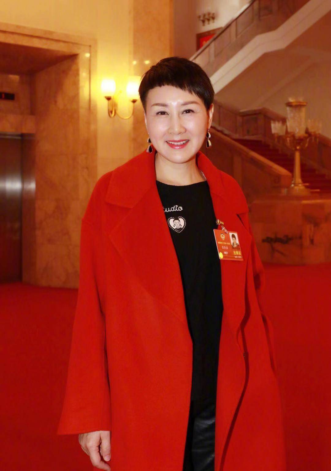 张凯丽为了给女儿铺路,不退休好好当豪门太太,58岁了还在坚持拍戏_张