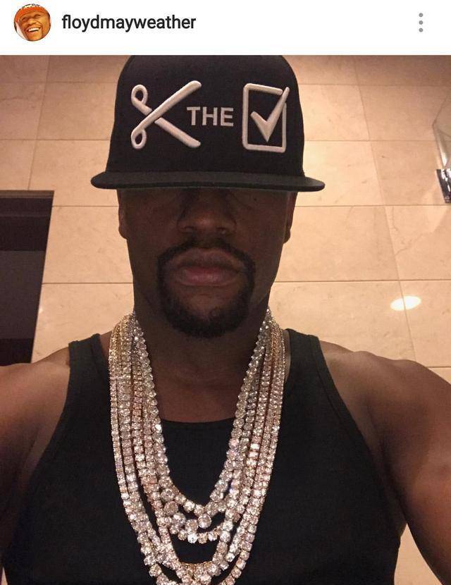 拳王梅威瑟又炫富!