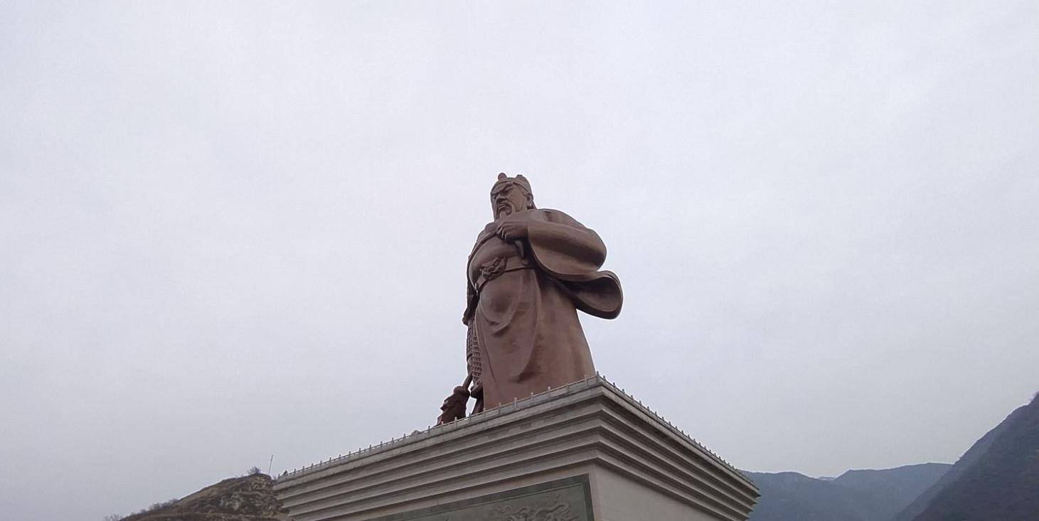 山西运城关帝圣像景区,高80米的关羽雕塑,距离关帝庙800米