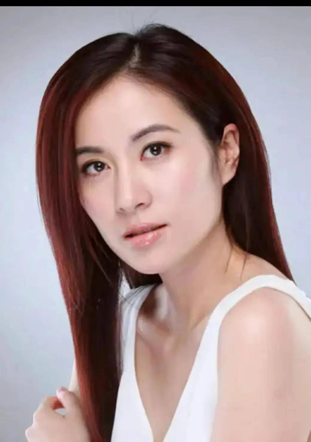 很多人了解到叶璇可能是通过港剧因此不少人以为她是香港人.