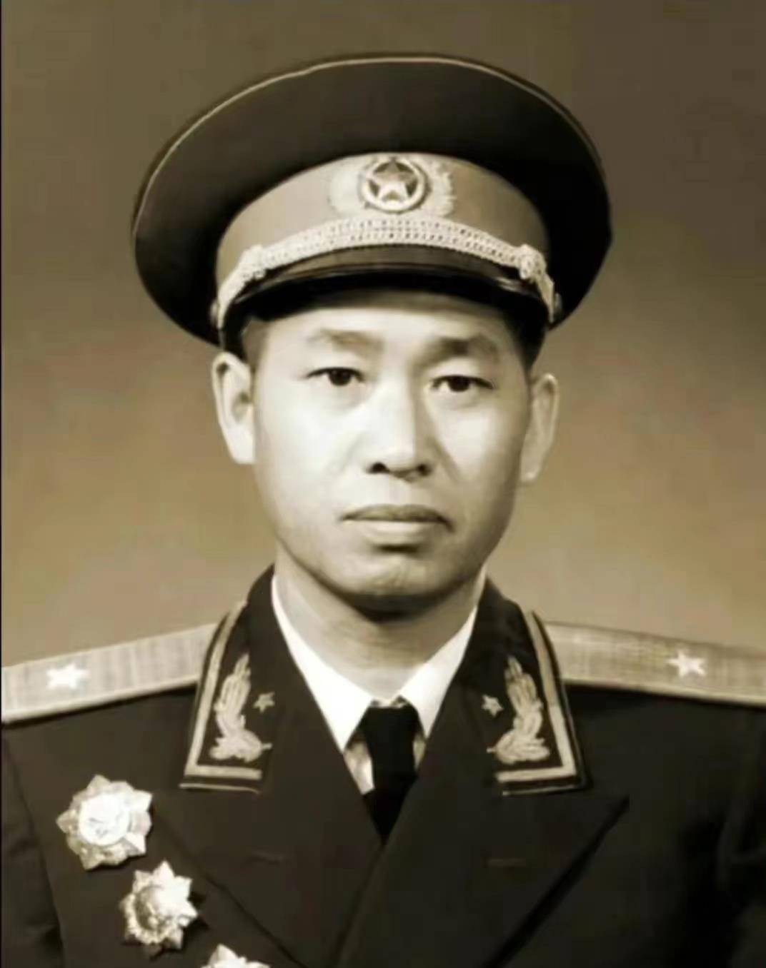 1955年广州军区成立,下辖4个野战军的军长,他们都是谁?