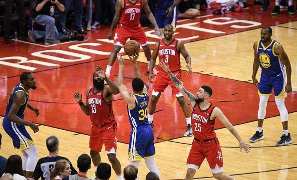 镜头拍到他一脸坏笑_直播_封盖