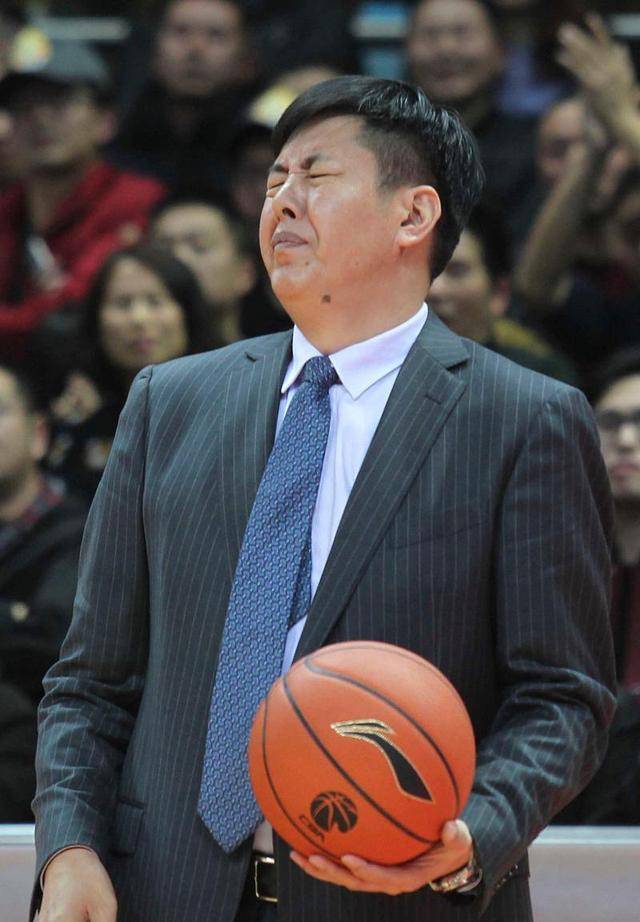 主帅6选1举棋不定,焦健疯狂暗示:我也会跳舞_北京首钢队_主教练_北控