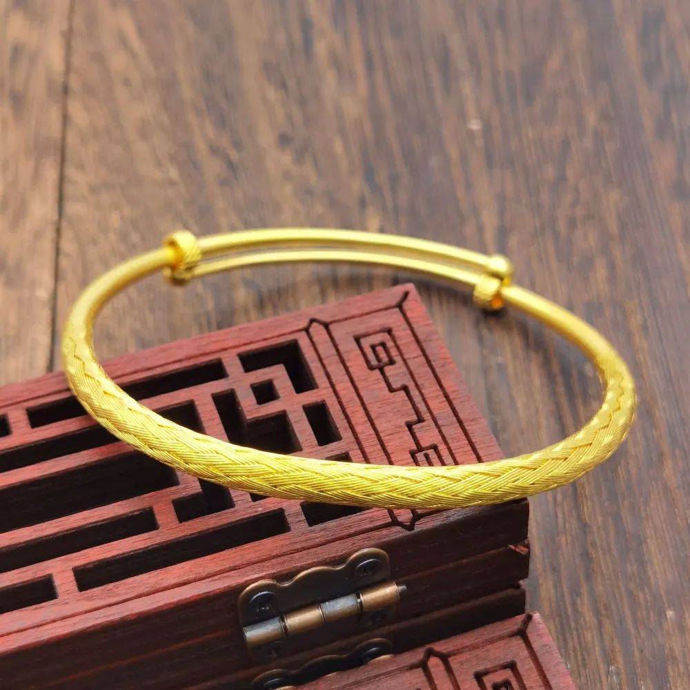 黄金手镯及吊坠的寓意,三分钟看完全了解!_图案_花纹_喜鹊