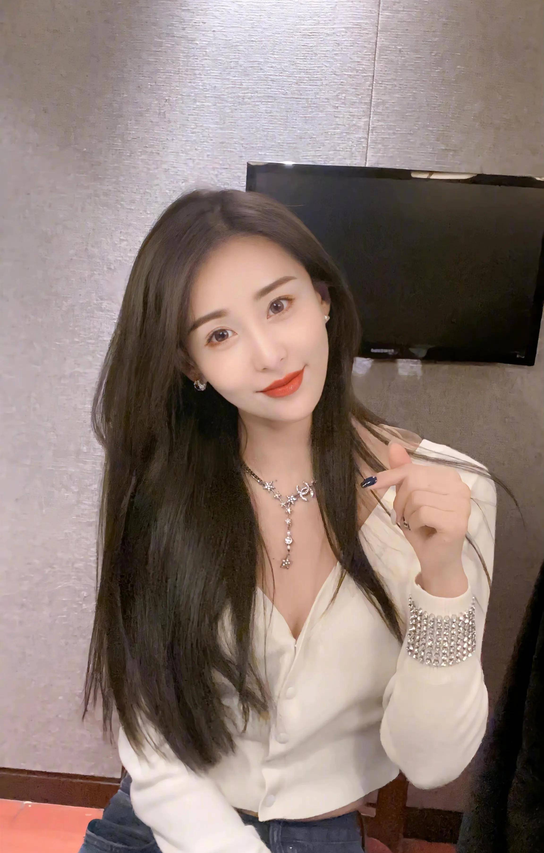 "国民媳妇""最干净女星"- 贾青_客官_妻子_谎言