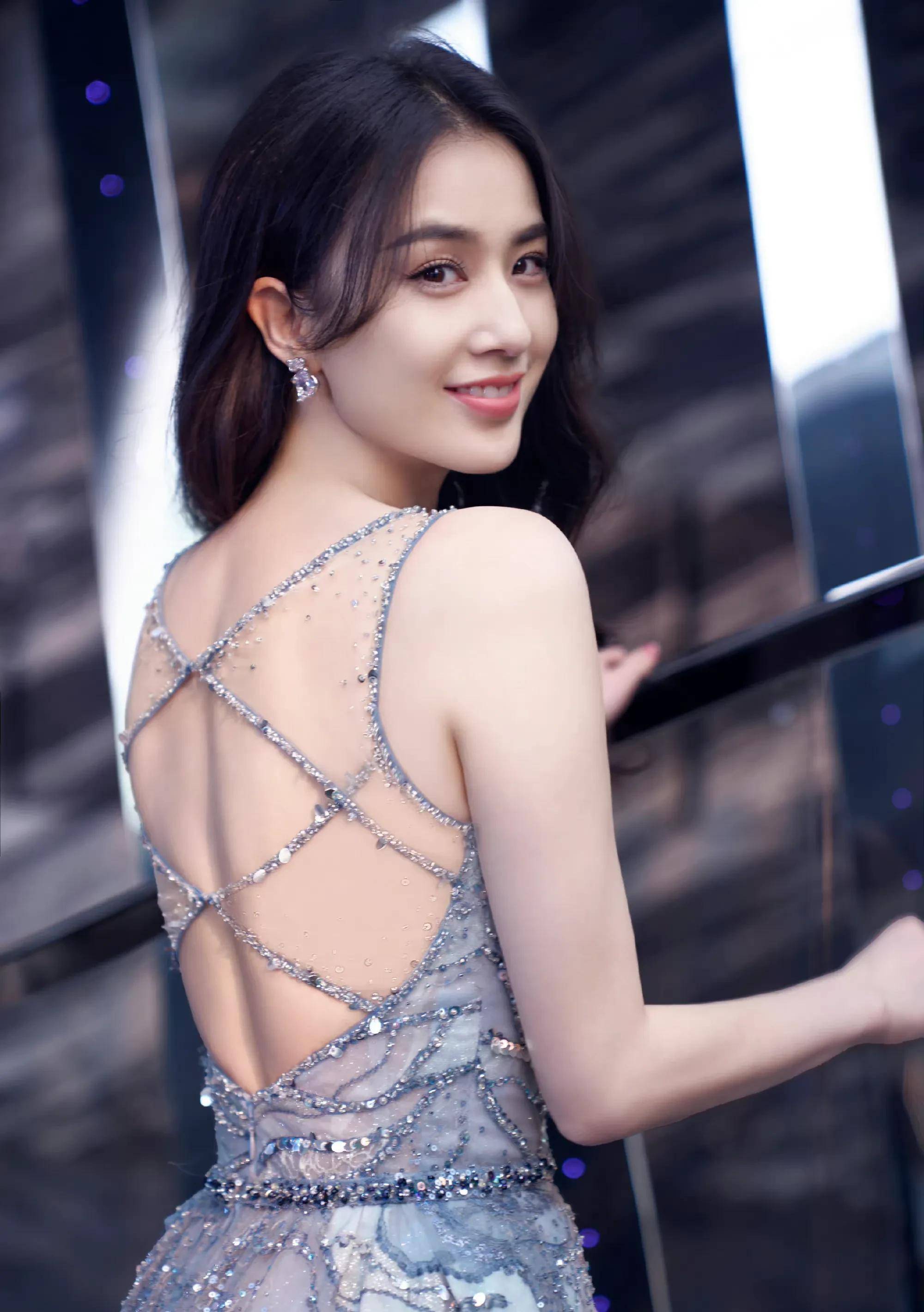 第九届国际电影节颁奖典礼众女星造型,黄圣依深v裙,林允抹胸裙