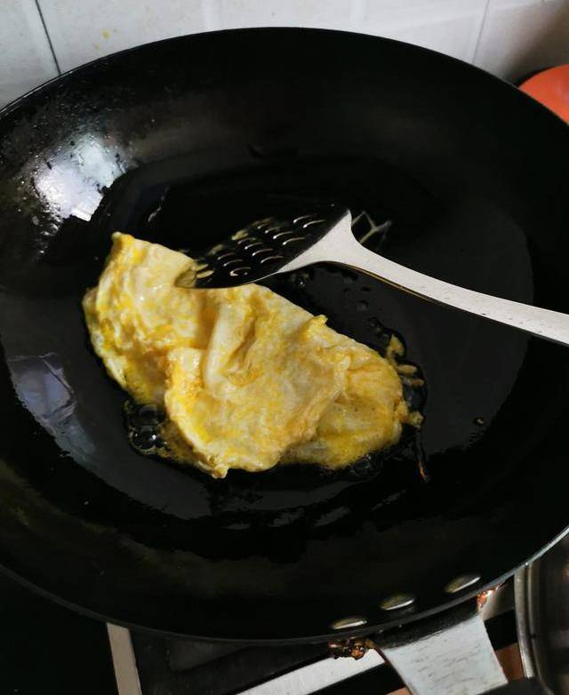 方瓜炒鸡蛋怎么做?简单三步,营养又好吃!_老家_时候_蒜末