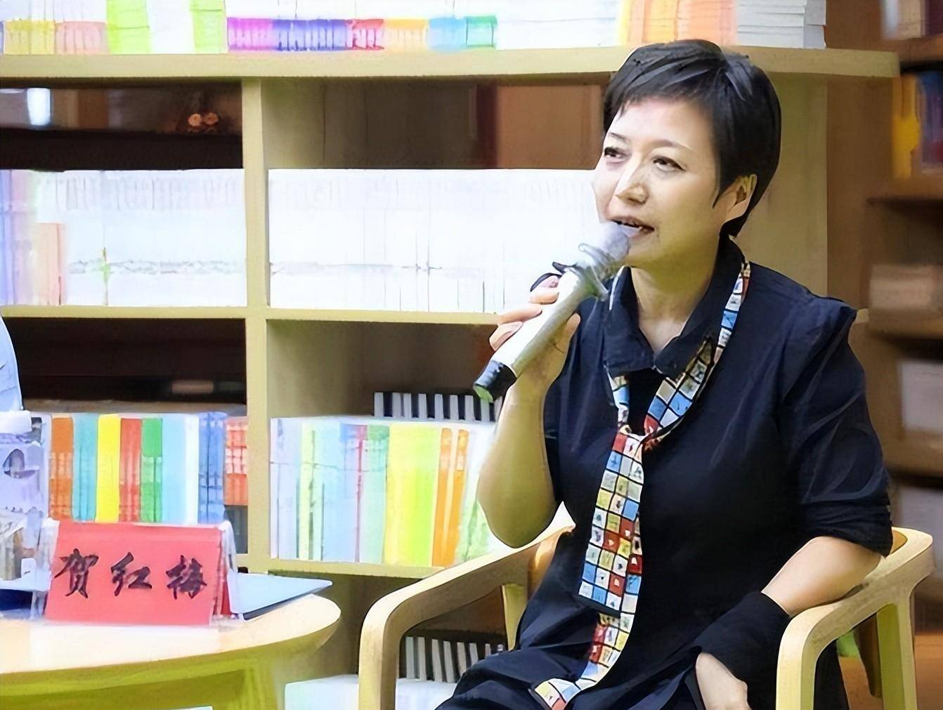 国脸贺红梅:27岁上新闻联播,搭档康辉传绯闻,54岁婚姻成谜_机会_节目