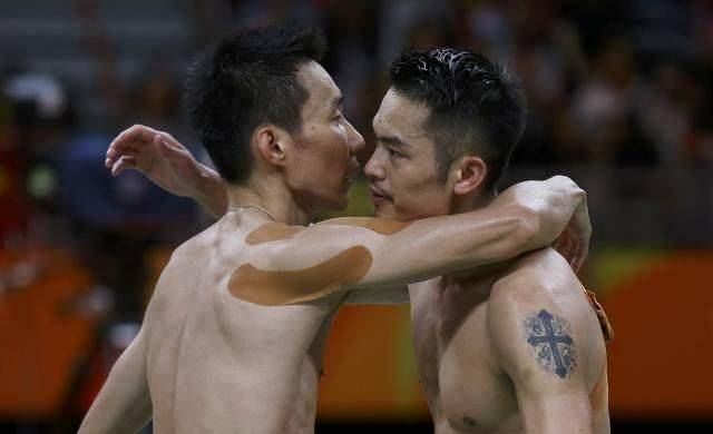 网友说:看林丹肌肉就有答案!_李宗伟_谌龙_石宇奇