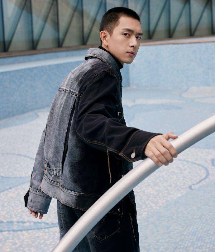 李现没适应自己寸头,造型被王耀庆恶搞被气到"无法呼吸"_陈立农_时候