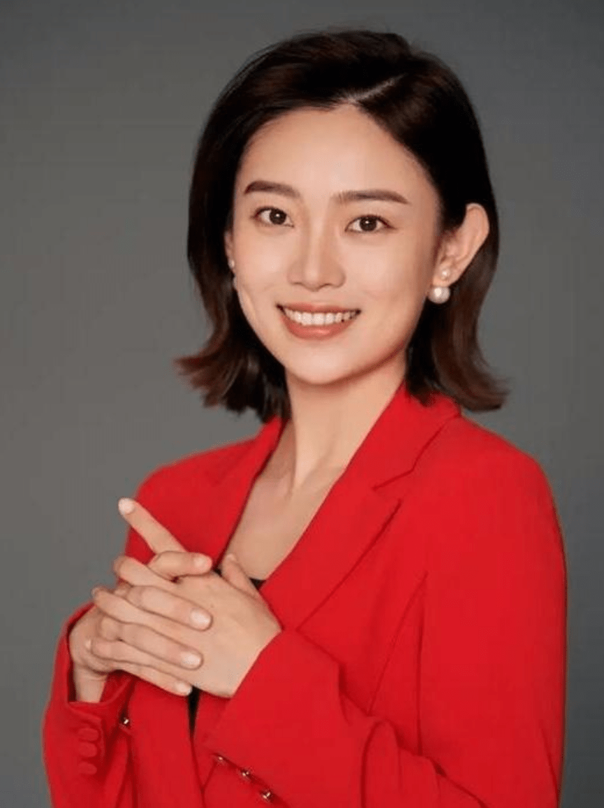 央视美女主持人李七月:追梦八年,被誉为董卿接班人_节目_比赛_梦想