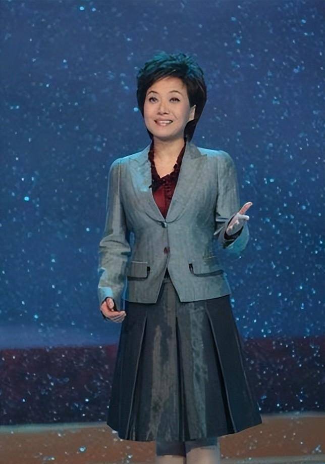 国脸贺红梅:27岁上新闻联播,搭档康辉传绯闻,54岁婚姻成谜