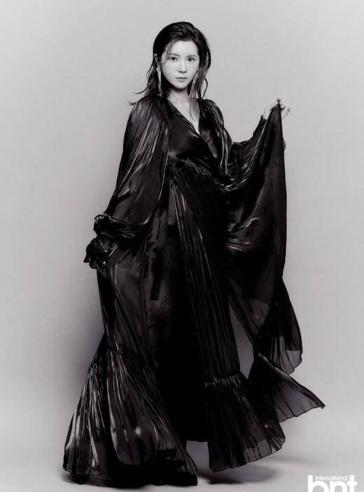 《人鱼小姐》张瑞希时尚画报公开,50岁青春依旧但你认得出来吗?