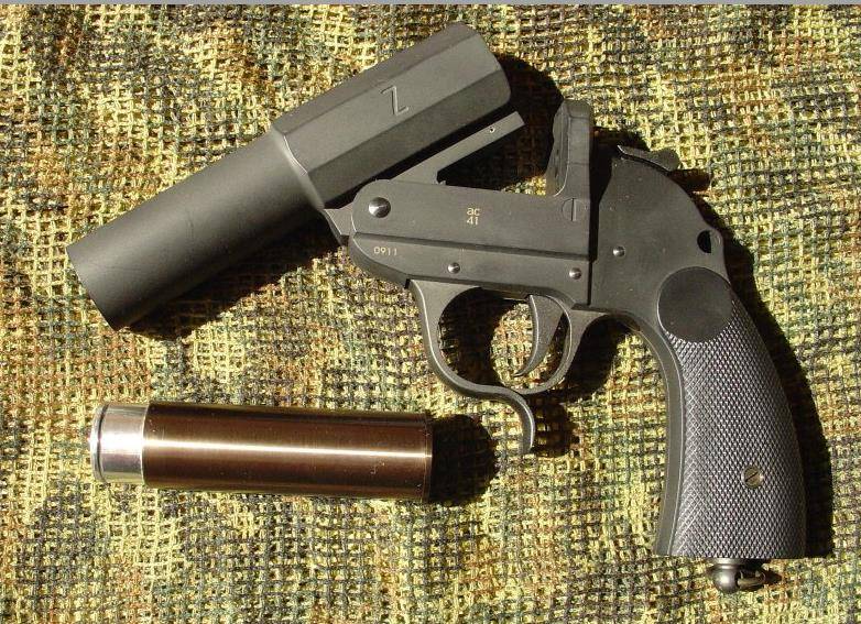 二战德军的战斗手枪:信号枪改装的手炮,既能反坦克又能打榴弹_德国