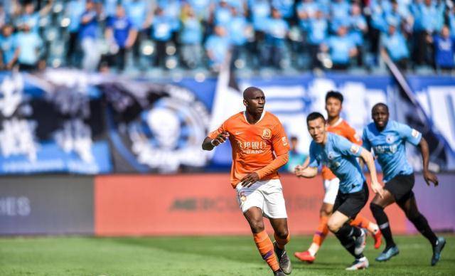 姆比亚模仿博格巴小碎步罚点,晃过门将却击中立柱_卓尔_点球_比赛