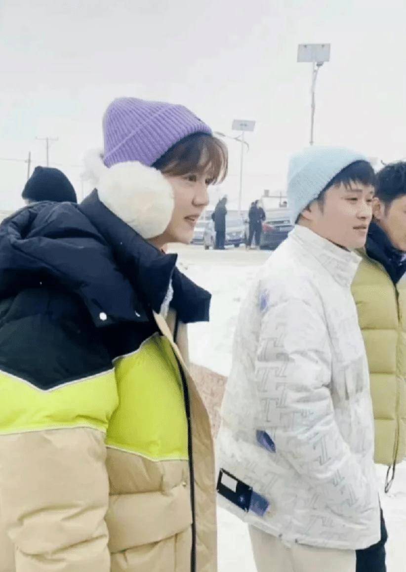 32岁鹿晗颜值回春,《五哈》与王冕同框夸赞:明星素人真喜欢_状态_网友