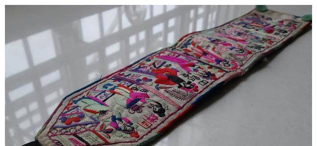 民国时期的月事布月事布也叫月事带或者"骑马布",一般宽10厘米左右