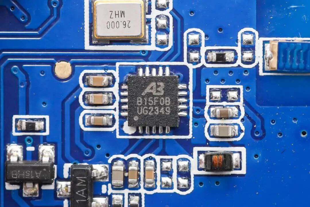 发射器内置中科蓝讯ab5616b蓝牙soc,芯片内置32位高性能处理器,支持