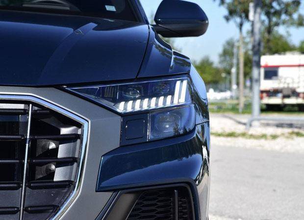 全新奥迪q8实拍,蓝色外观尾灯太抢眼,内饰玩的就是科技_搜狐汽车_搜狐