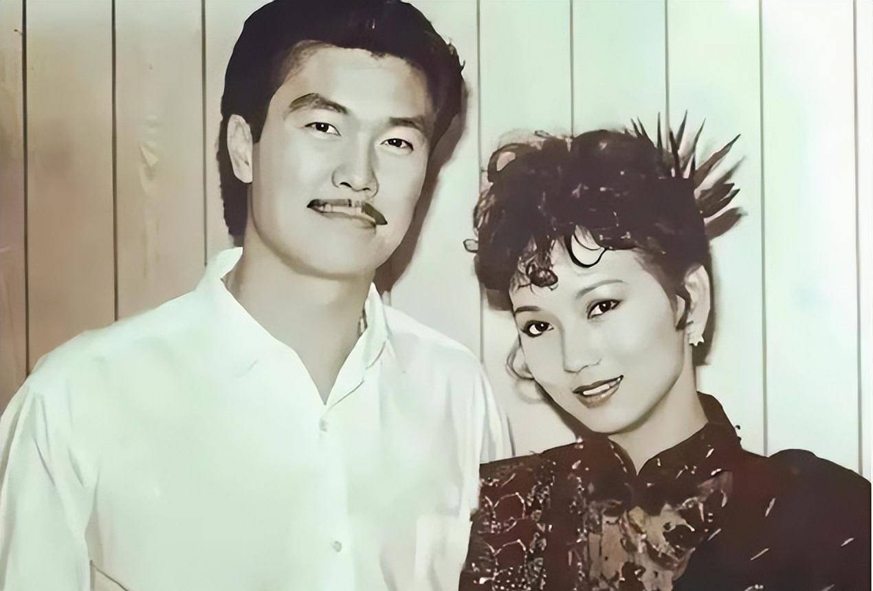 赵雅芝的3个儿子,长子45岁次子42岁,小儿子35岁,个个让她骄傲_黄汉伟