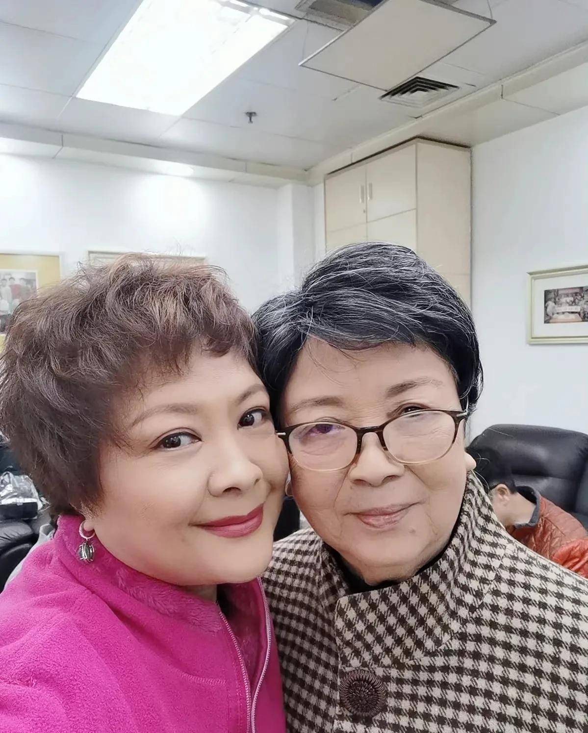 《外来媳妇本地郎》主要成员现状,饰演二嫂苏妙婵的虎艳芬有点惨_康伯