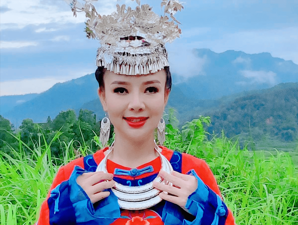 盲人歌手刘赛:24岁成名,爆红后下嫁河南农村,如今怎样了?