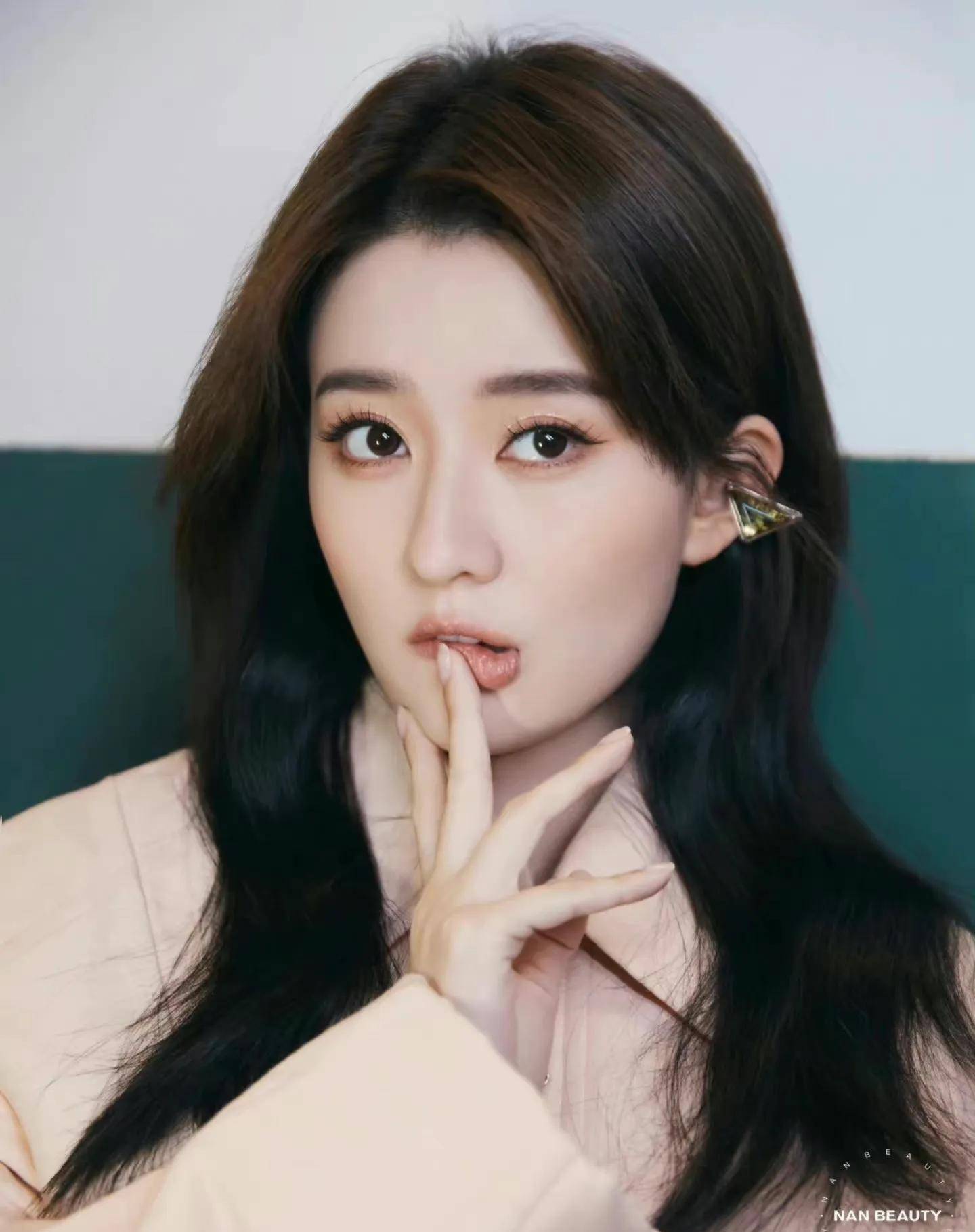 乔欣傻白甜翻身?找对自己的风格太重要了_眼睛_着装_角色