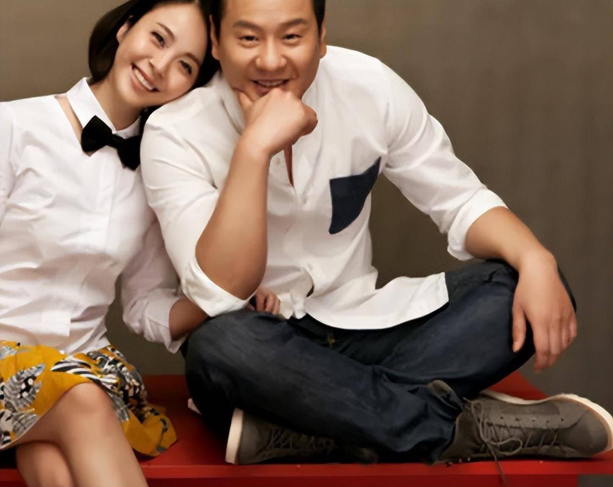 连奕名陈佳妍离婚多年,女方带女儿活出精彩,他却在娱乐圈演配角_发展