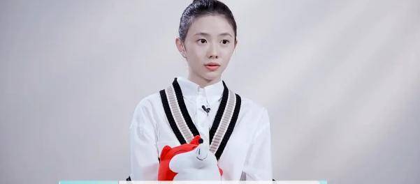 刘浩存采访内涵章子怡:年纪大了不演校园剧,还委屈埋怨网友批评_状态_