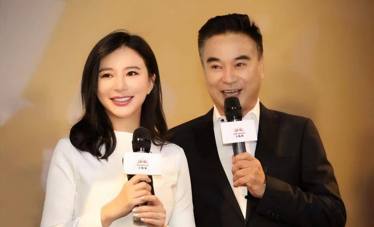 岳跃利,前妻家喻户晓,二婚小11岁娇妻隐瞒从来不谈_电视剧_刘芳_女儿