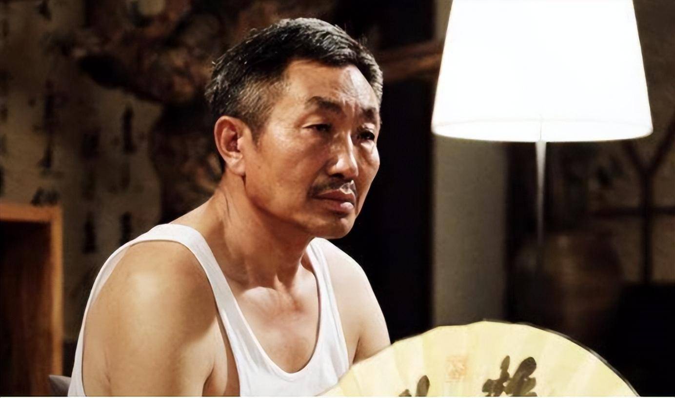 老戏骨杜源:4岁认识爱妻,结婚39年零绯闻,女儿成了最大骄傲_生活_小