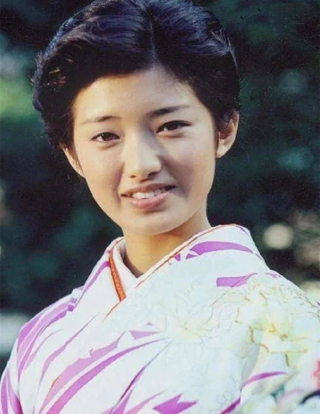 看了山口百惠30年前打扮,才知道:"昭和美人"的绰号真不是吹的_日本