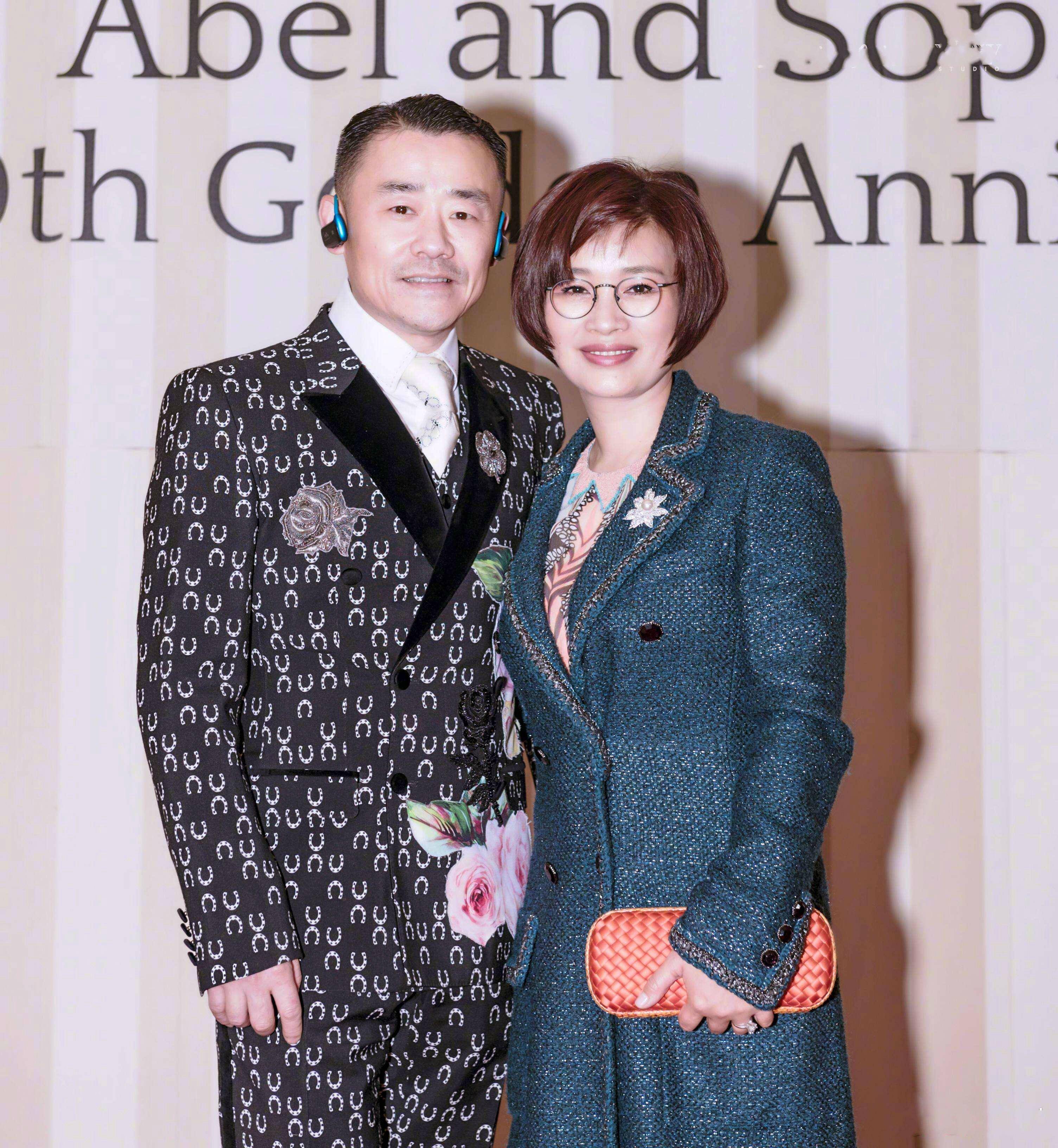 抛弃日本丈夫,两次嫁给周立波,张洁:我的婚姻就像大蒜配咖啡_胡洁