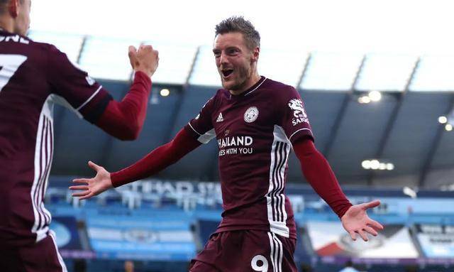 一场5-2让曼城崩盘遭首败,神锋上演帽子戏法_瓦尔迪_禁区_破门