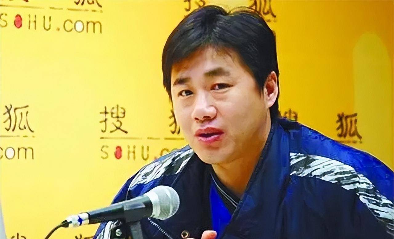 著名央视主持人陶伟,2012年去青岛旅游猝死,生命终止在46岁_足球运动
