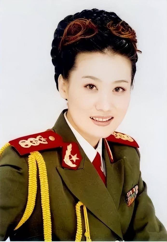 团里自从毛阿敏退役后,就一直想再招一位通俗歌手.