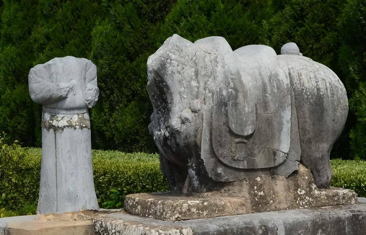 武则天墓前61个石人为何无头?